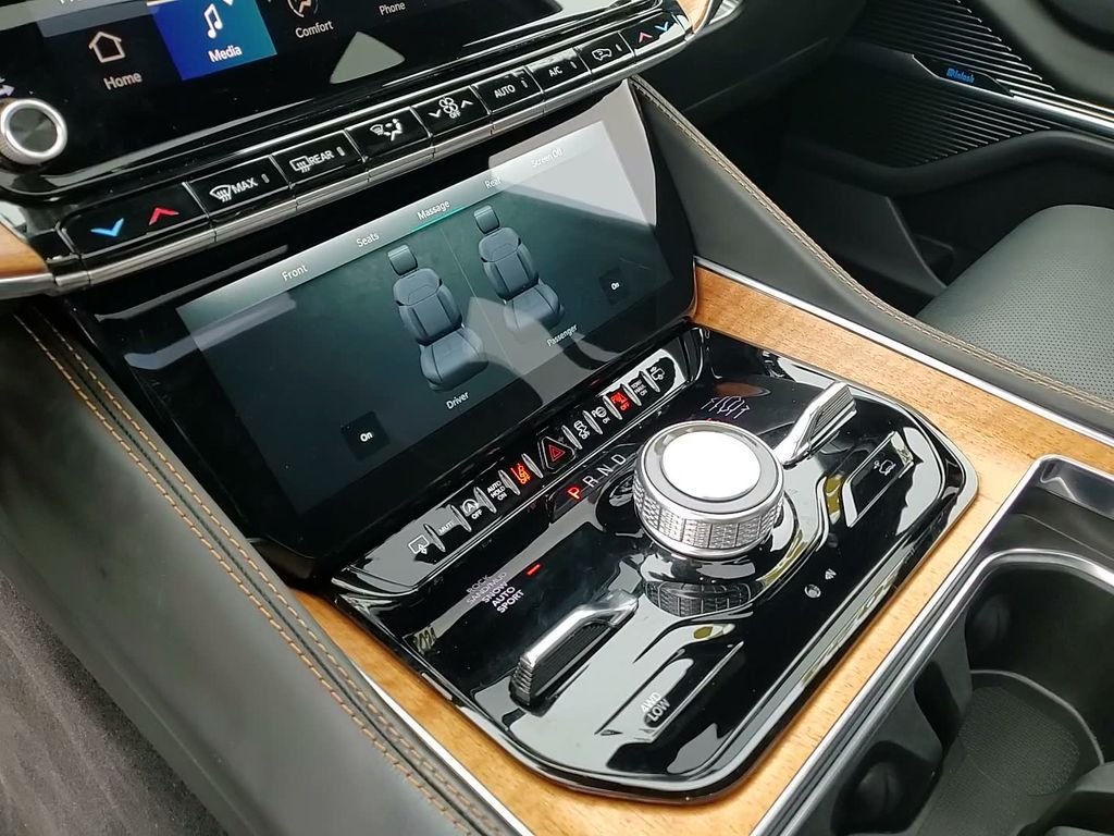 2024 Jeep Grand Wagoneer L Series III - Photo 35