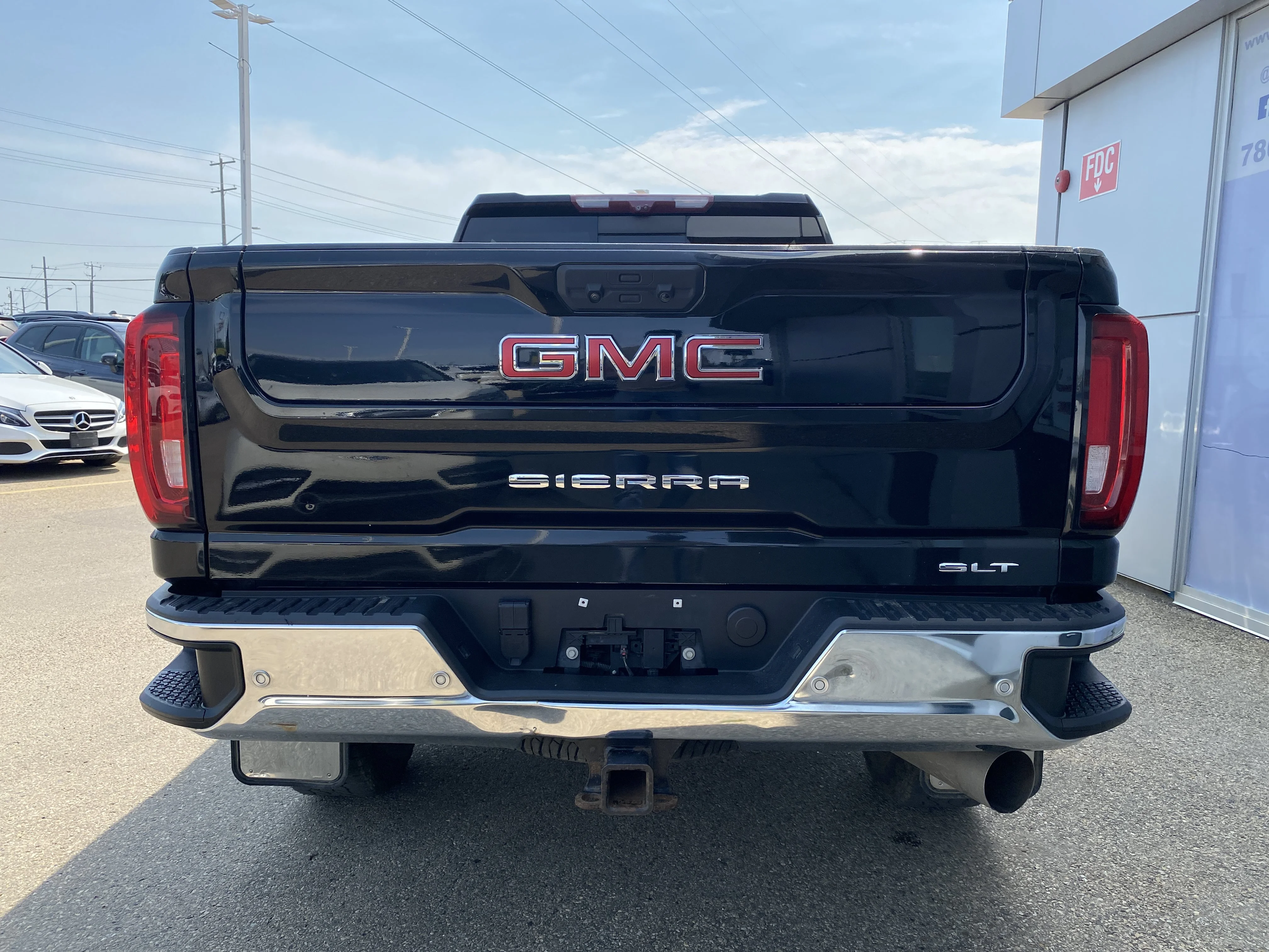 Used 2020 Black GMC Crew Cab SLT image 4