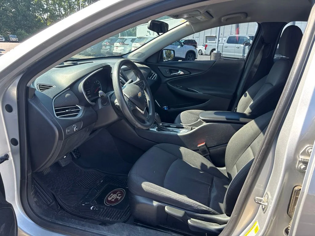 Used 2018 Silver Chevrolet LS image 5