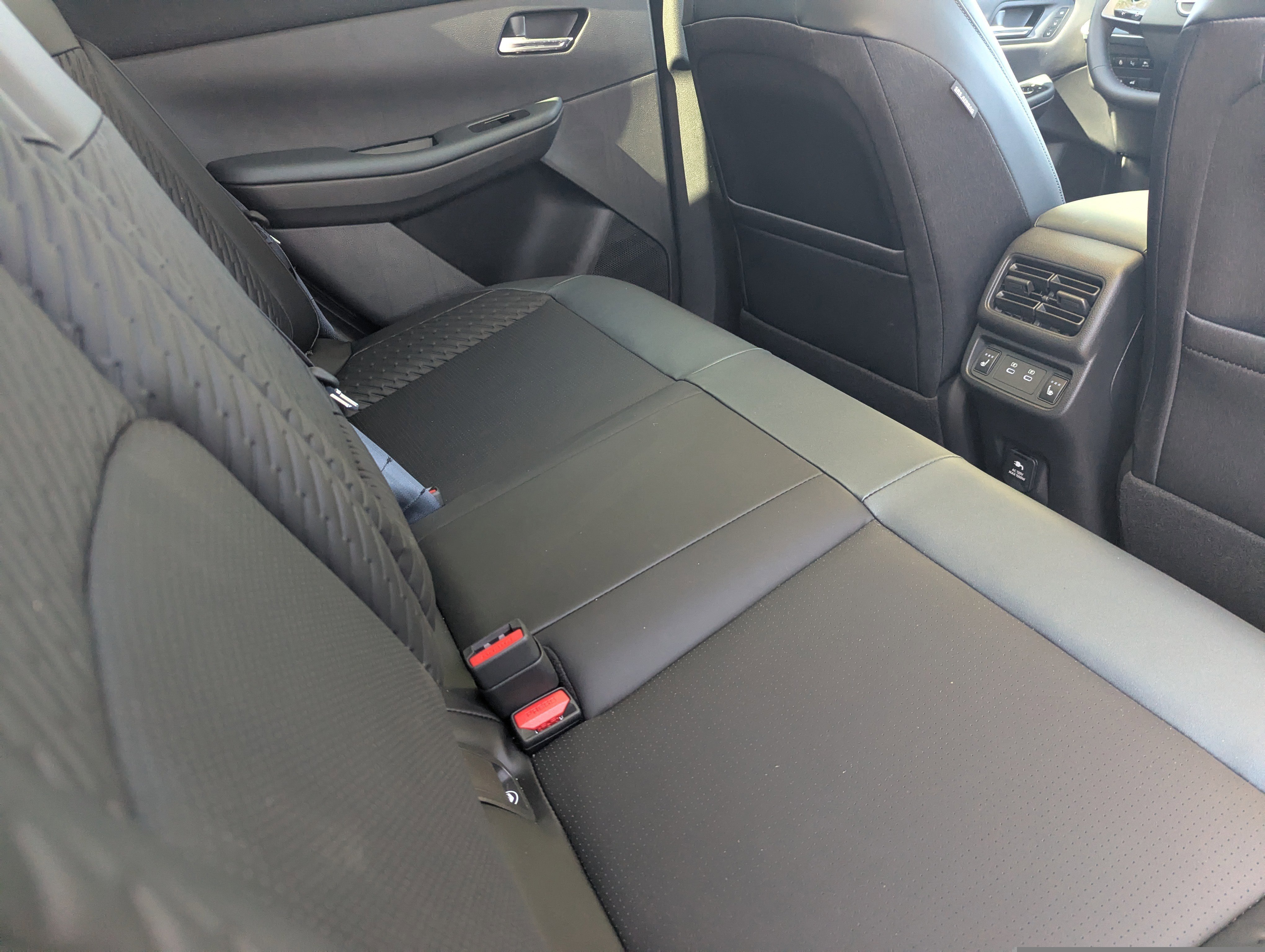 2026 Nissan LEAF Platinum+ - Photo 22