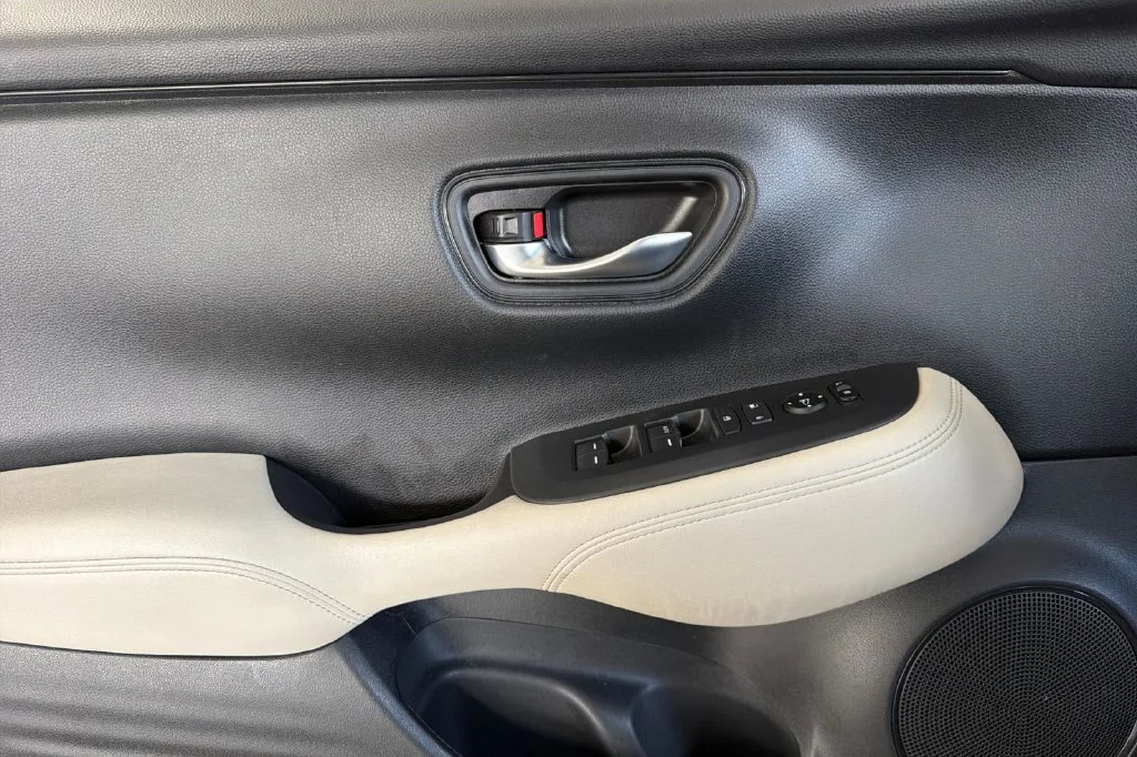 Used 2025  Honda LX image 15