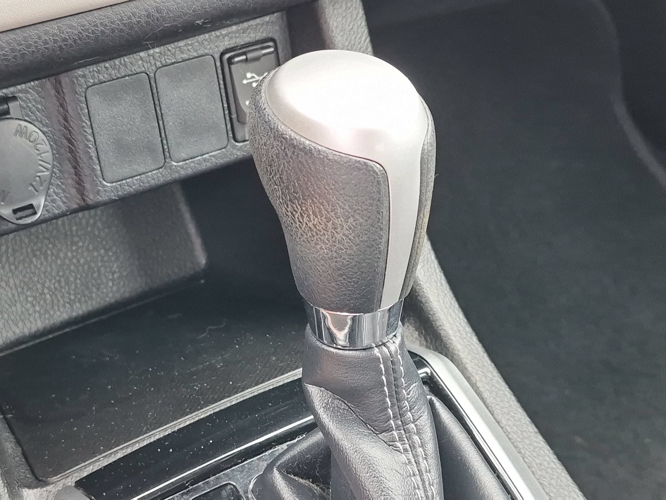 Used 2018  Toyota L image 25