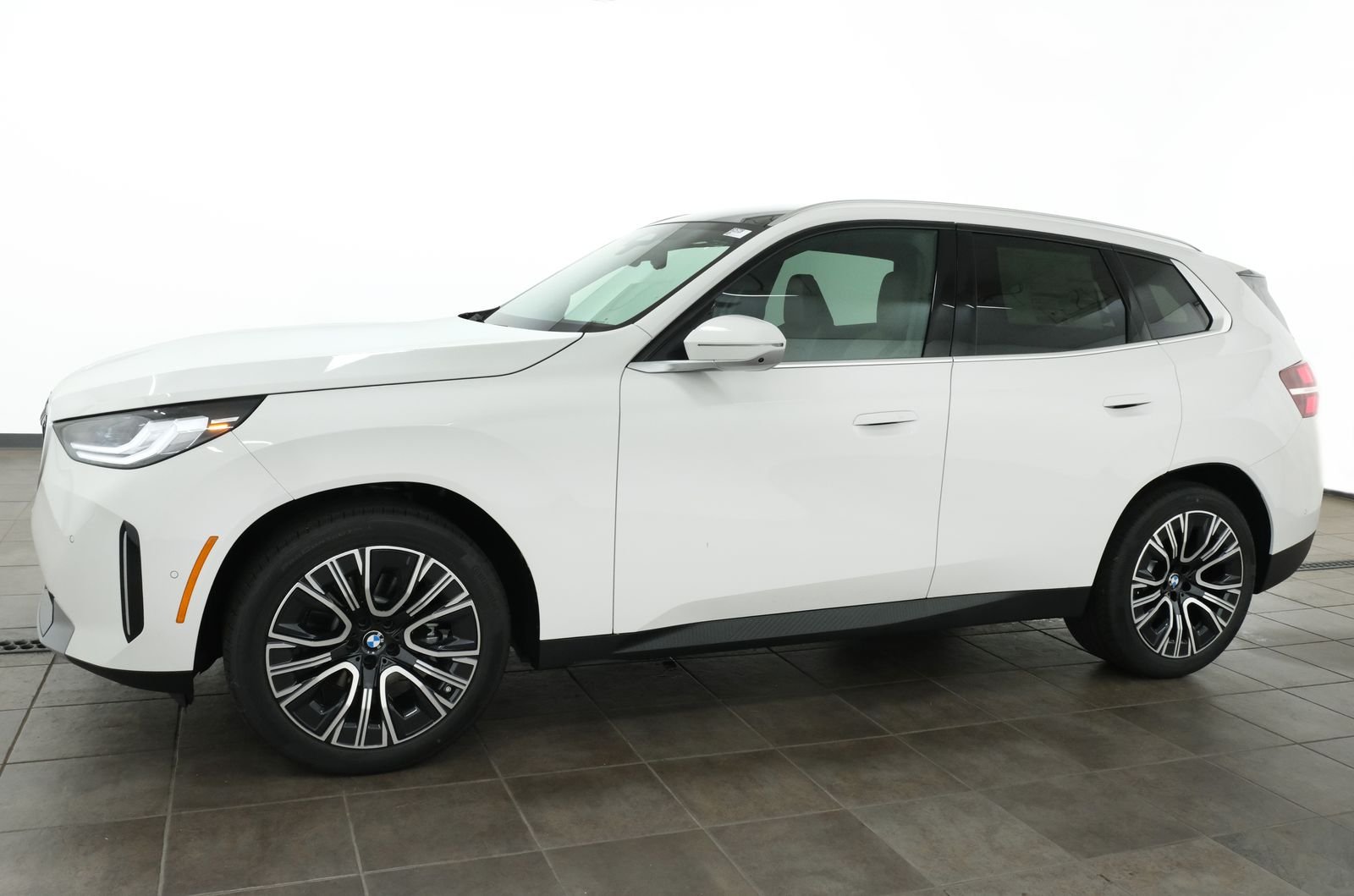New 2026 Alpine White BMW 30 xDrive image 2