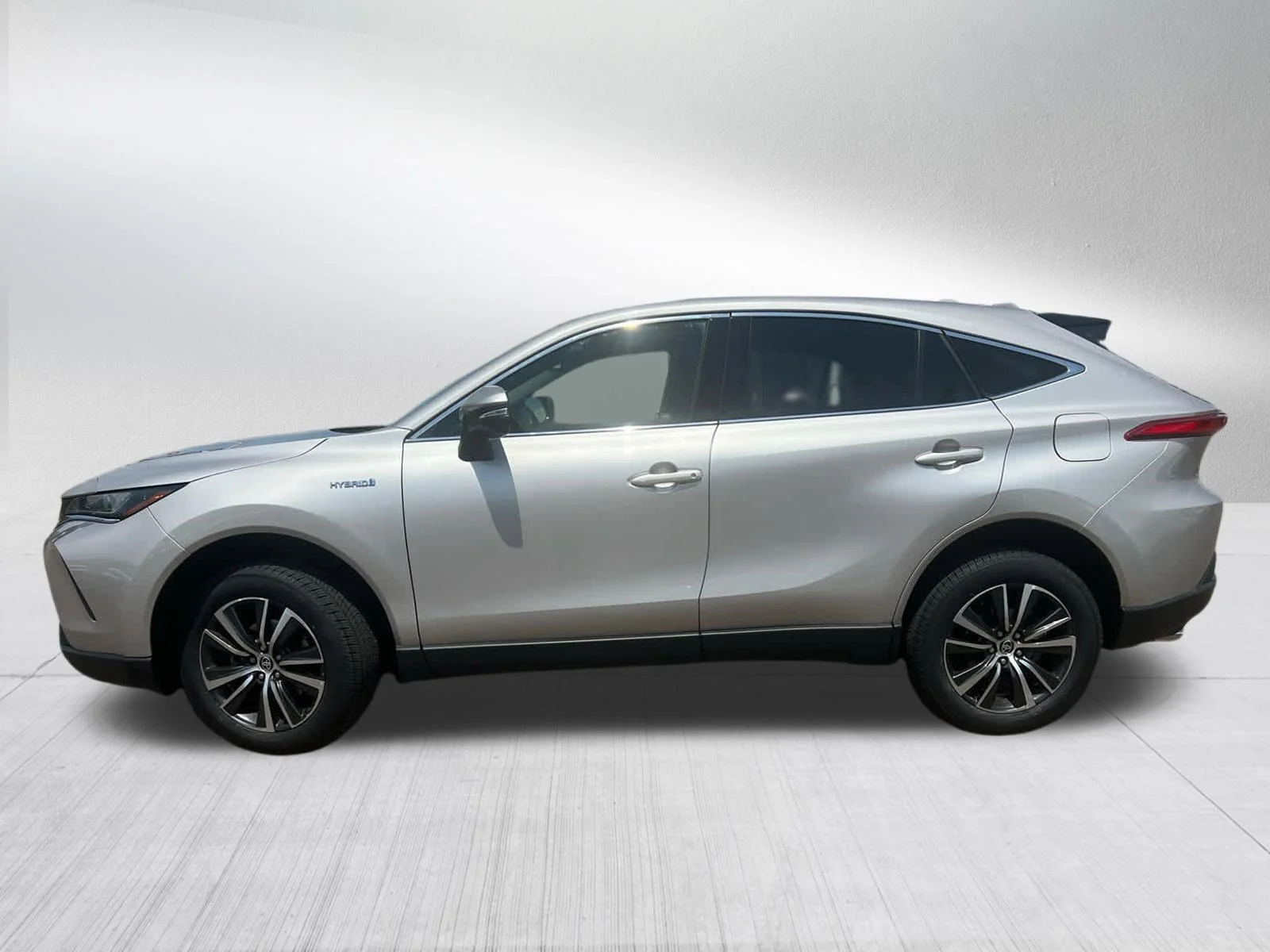 Used 2021 Titanium Glow Toyota LE image 4
