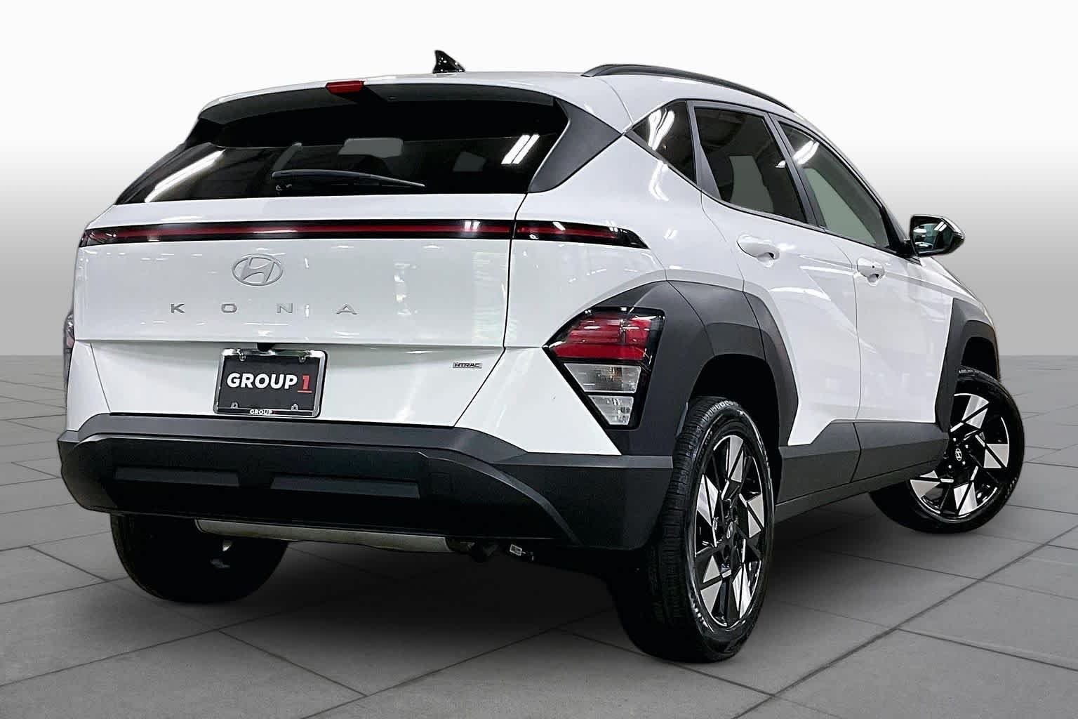 Used 2024 Atlas White Hyundai SEL image 13