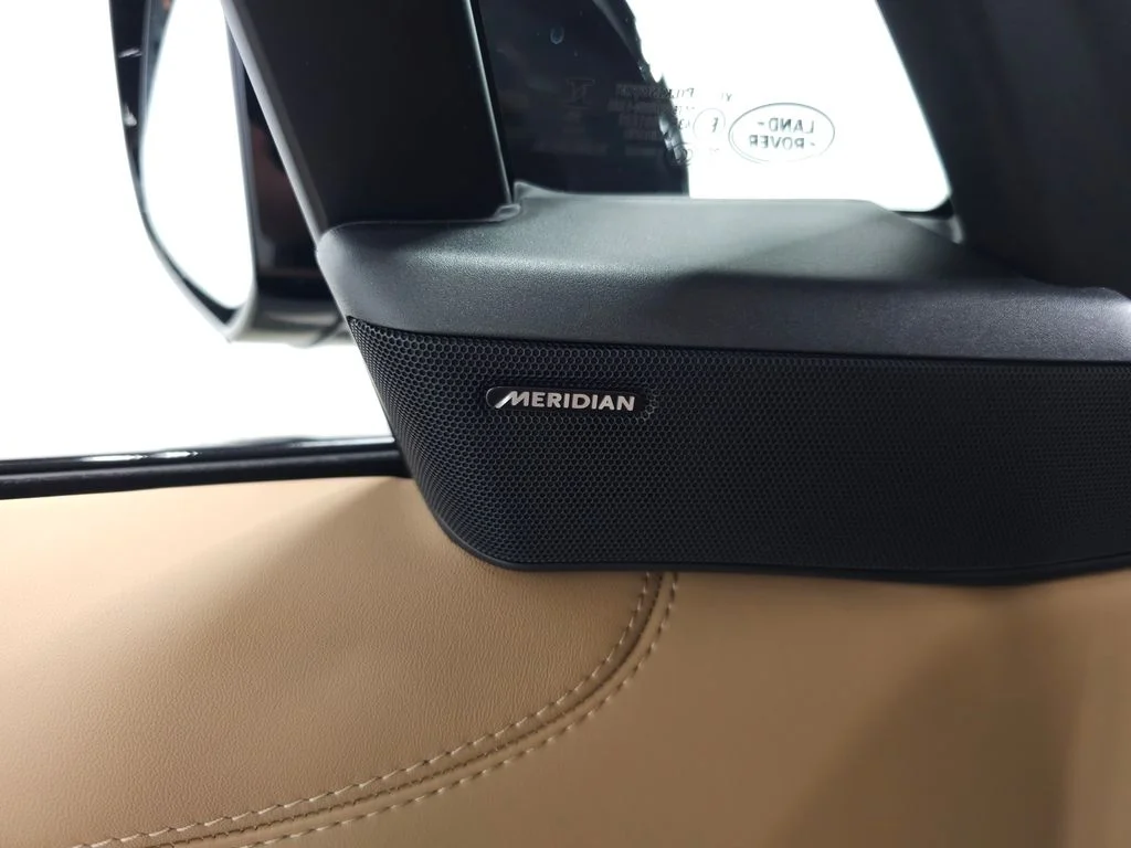 New 2026 Santorini Black Land Rover SE image 14
