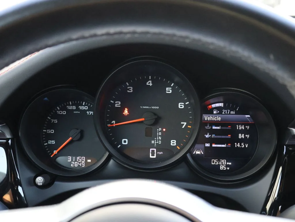 Used 2020  Porsche Base image 27
