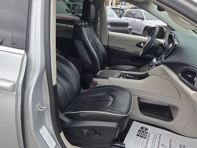 Used 2024 Silver Chrysler Limited image 16