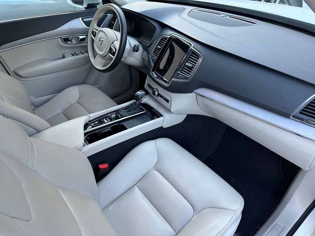 Used 2021 White Volvo T5 Momentum image 3