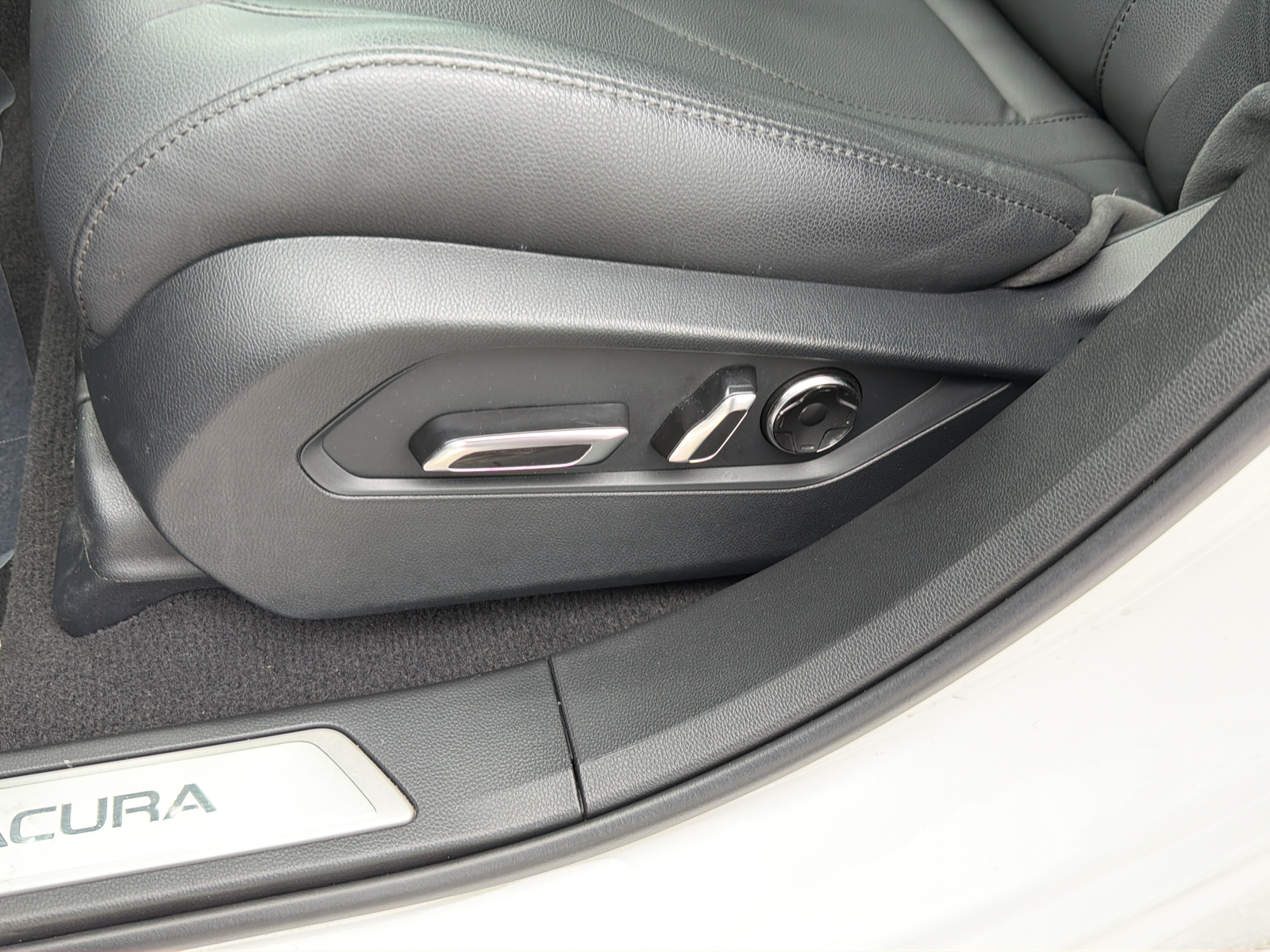 Used 2024 Platinum White Pearl Acura Base image 33