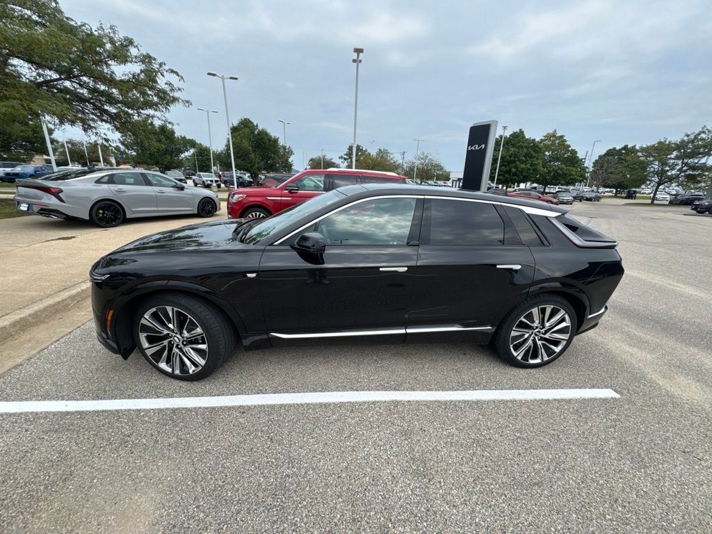 Used 2023 Black Cadillac Luxury image 4