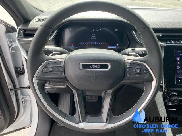 Used 2025 White Jeep Altitude image 36