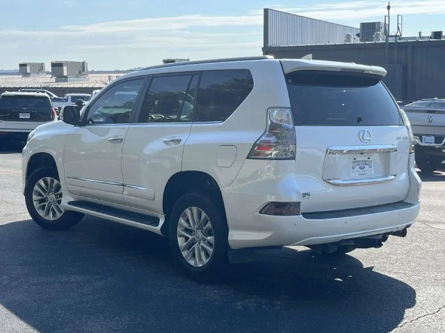 Used 2018 White Lexus 460 image 6