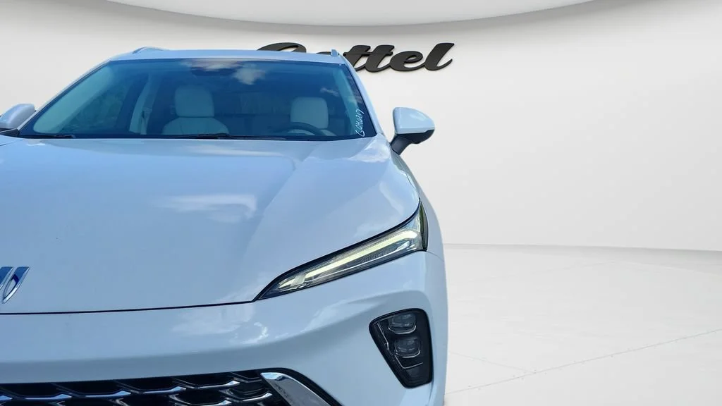 New 2026 Iridescent White Tricoat Buick Avenir image 10