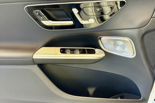 New 2026 Polar White Mercedes-Benz GLC 300 image 45