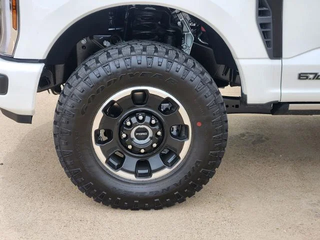 New 2026 Star White Metallic Tri-Coat Ford F-250® Lariat® image 30