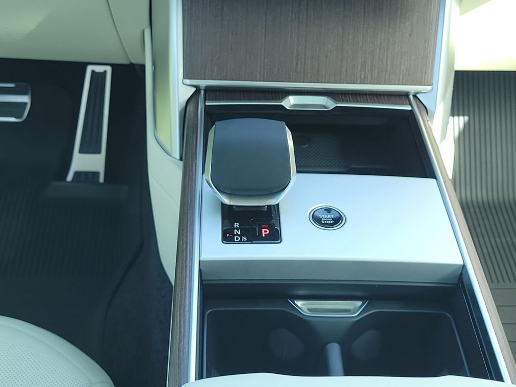 New 2026 Charente Grey LAND ROVER SE image 20