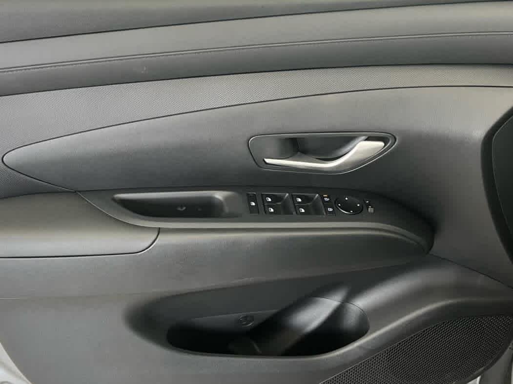Used 2025 Shimmering Silver Hyundai SE image 11