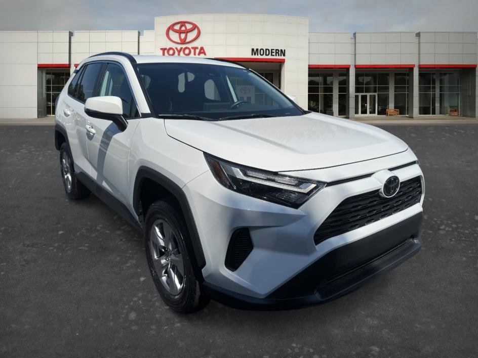 Used 2025 Ice Toyota XLE image 3