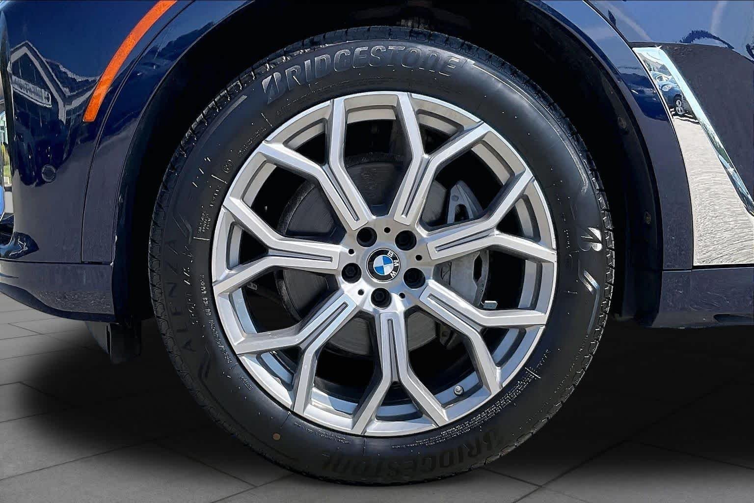 Used 2020 Tanzanite Blue II Metallic BMW xDrive40i image 10