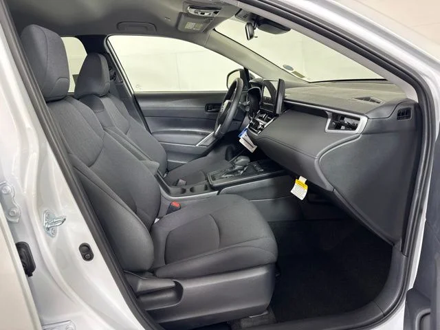 New 2026 Wind Chill Pearl <sup>1</sup> Toyota  LE image 4