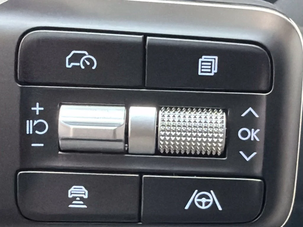 New 2027 Shimmering Silver Hyundai SE image 23