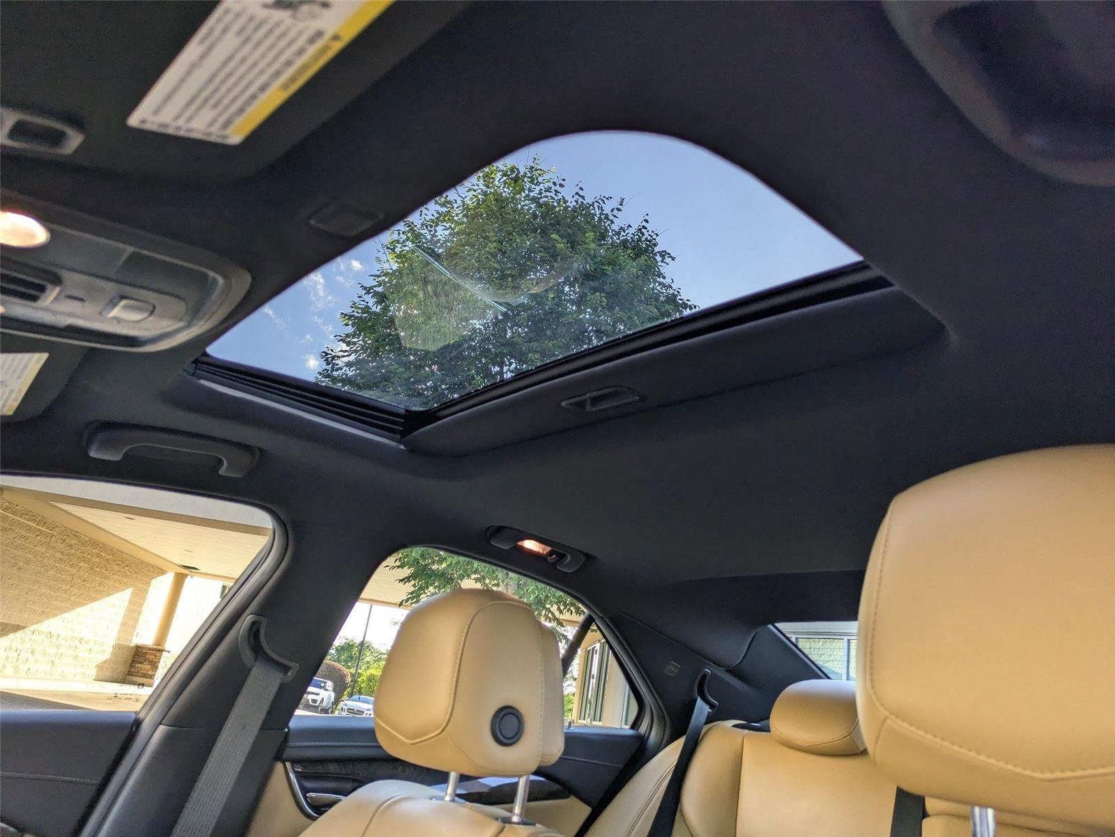 Used 2013 White Diamond Tricoat Cadillac Luxury image 25