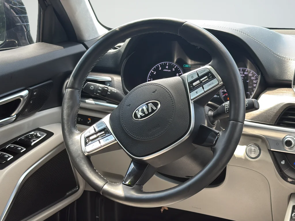 Used 2021 Black Kia SX image 42
