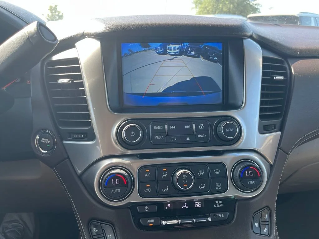 Used 2019 IRIDESCENT PEARL TRICOAT Chevrolet Premier image 16