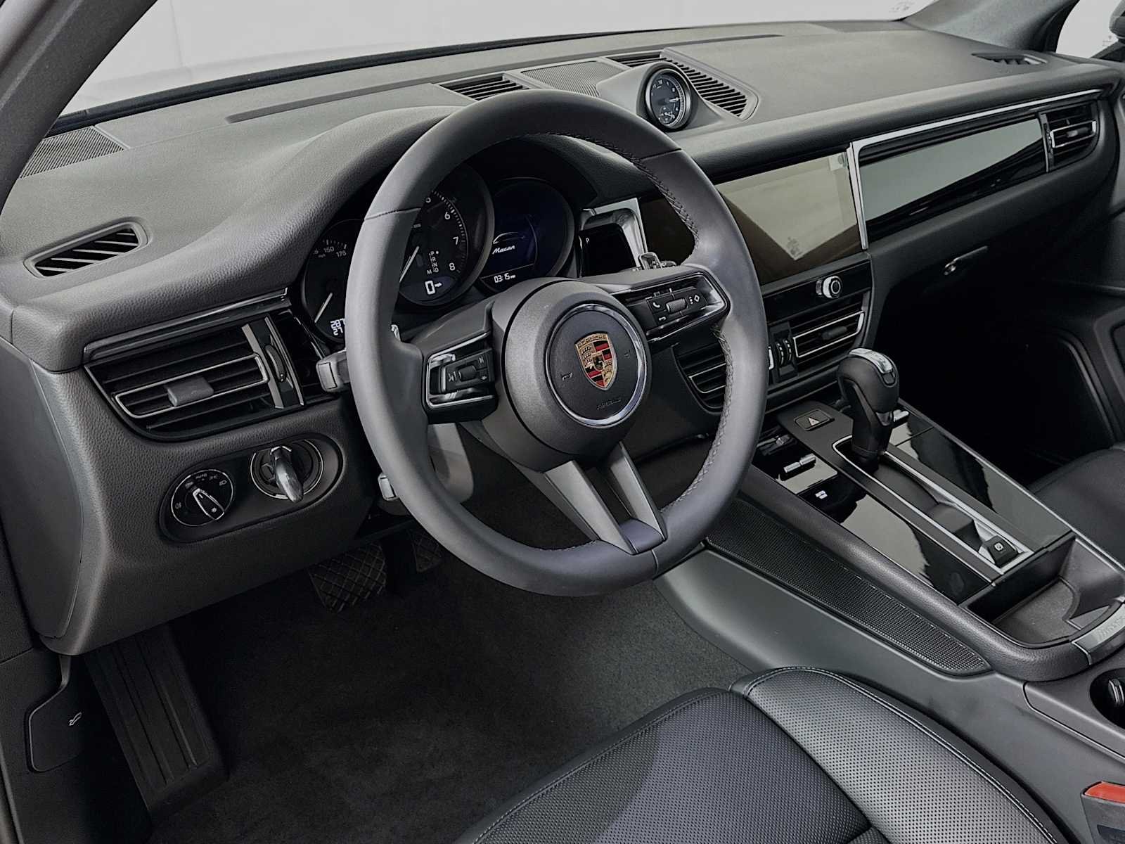 2025 Porsche Macan T - Photo 4