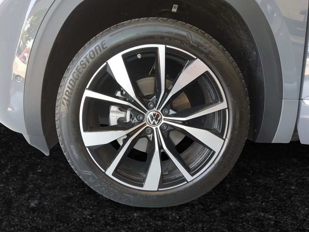 Used 2026  Volkswagen 2.0T SEL Premium R-Line image 27