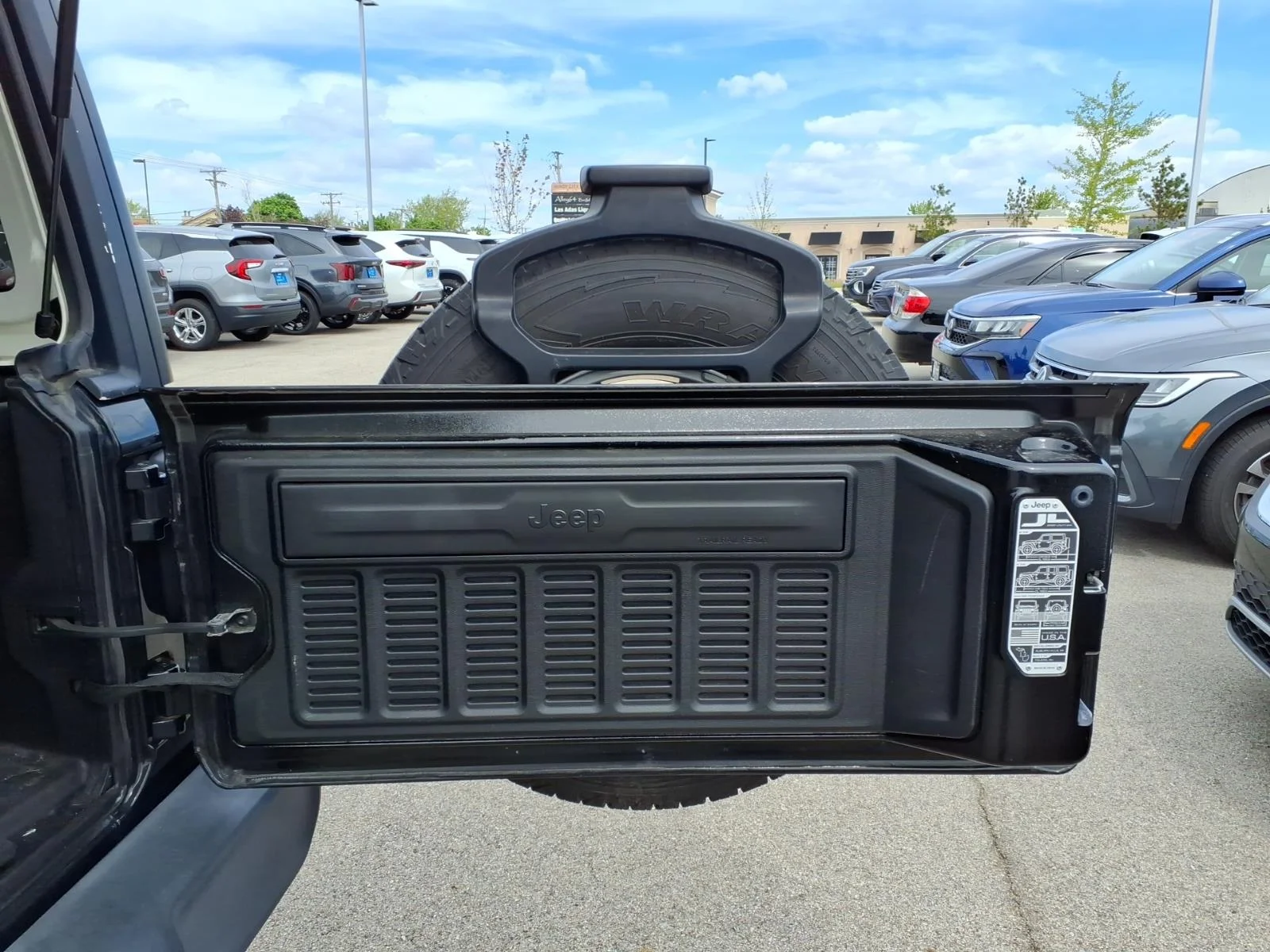 Used 2018 Black Jeep SPORT S 4X4 image 27