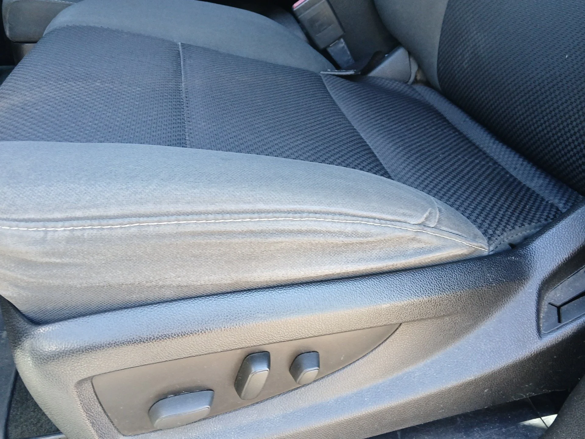 Used 2014 Silver Ice Metallic Chevrolet LT image 17