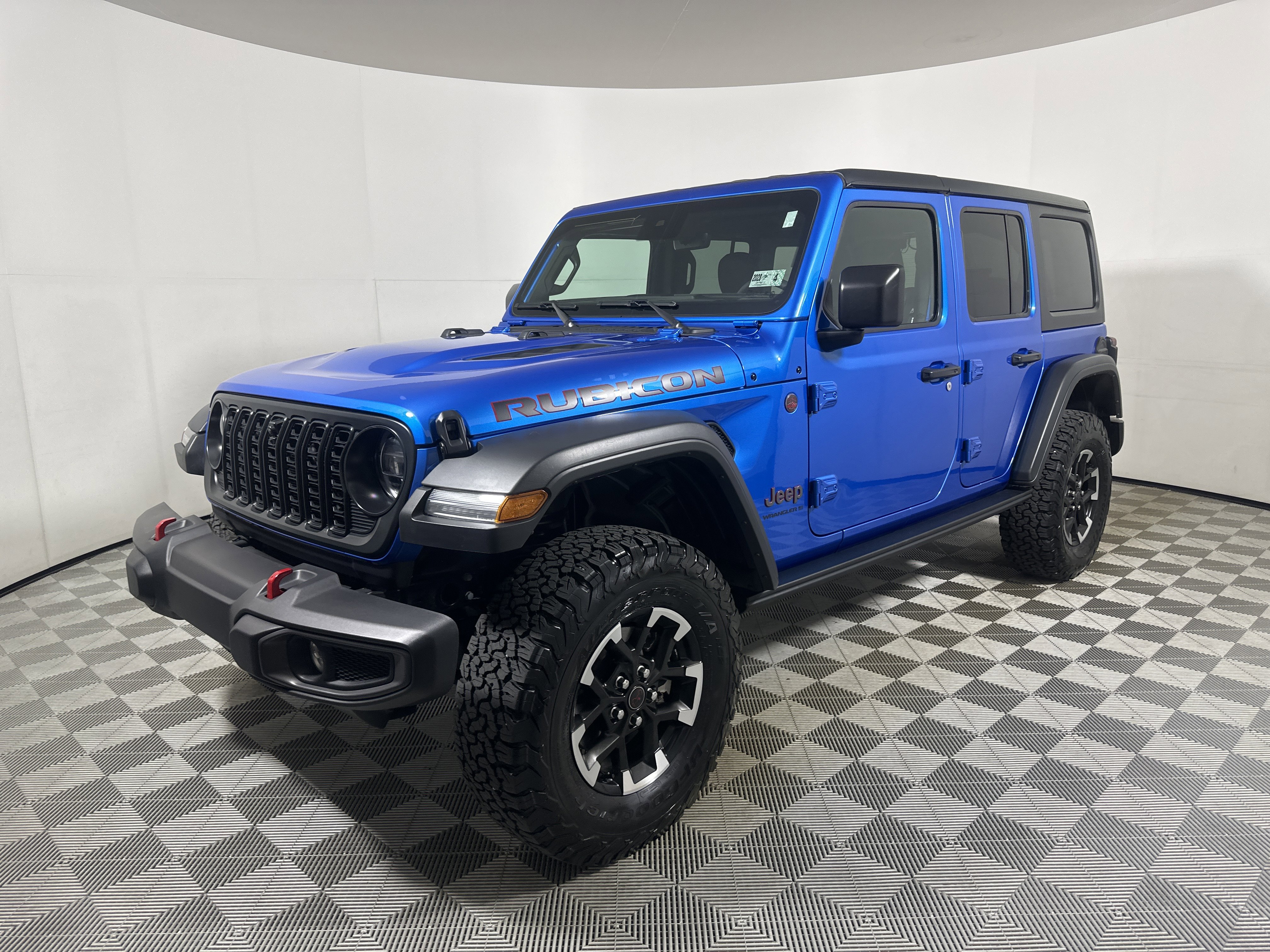 Used 2025 Hydro Blue Pearlcoat Jeep Rubicon image 3