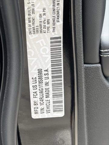 New 2026 Diamond Black Crystal Pearl-Coat Exterior Paint Jeep Laredo X image 22