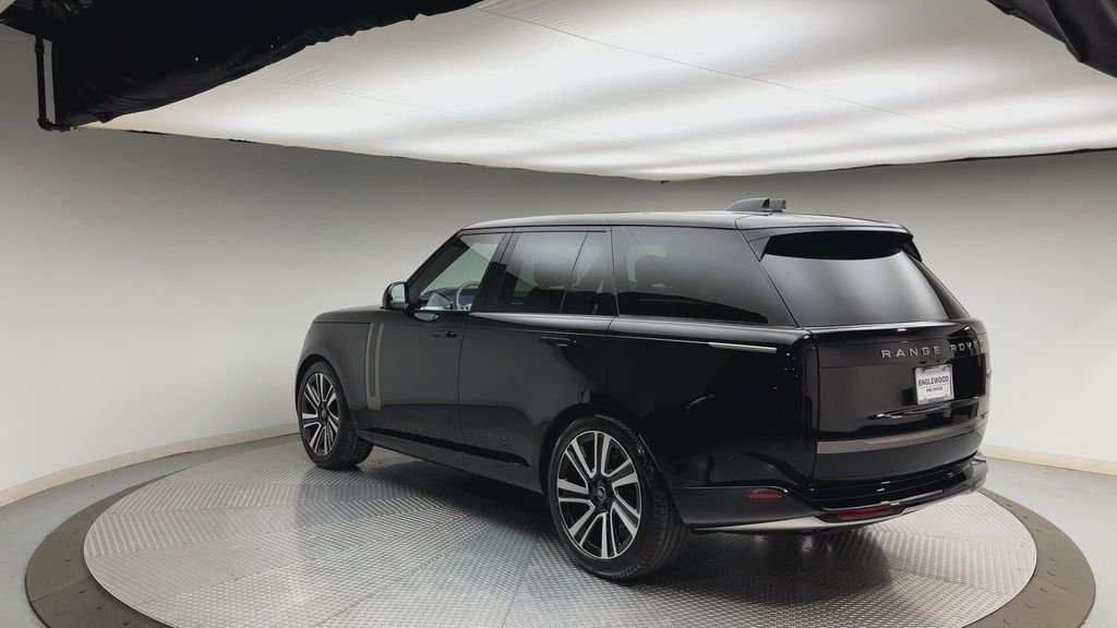 Used 2023 Santorini Black Metallic Land Rover SE image 4
