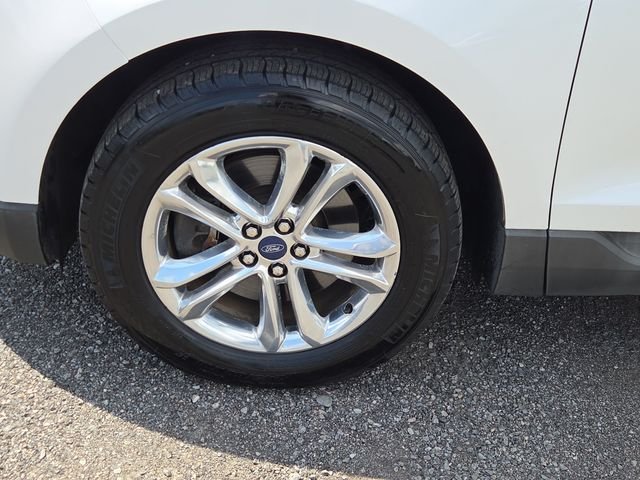 Used 2015 White Platinum Clearcoat Metallic Ford SEL image 28