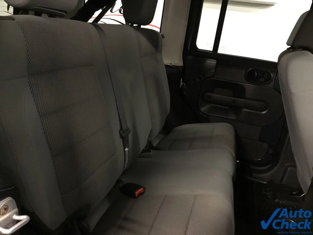 Used 2007 Blue Jeep Unlimited Sahara image 33