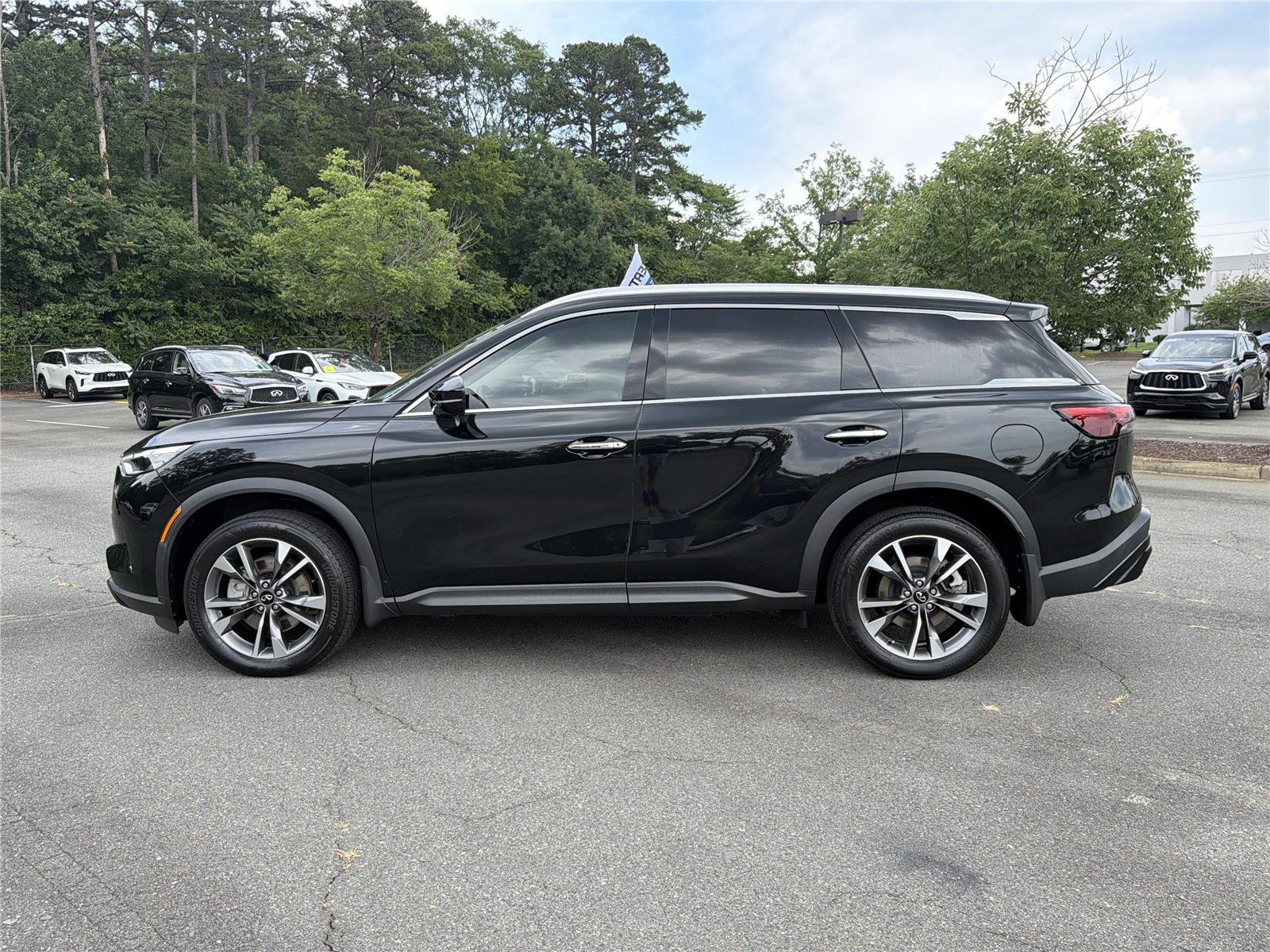 Used 2024 Mineral Black INFINITI LUXE image 25
