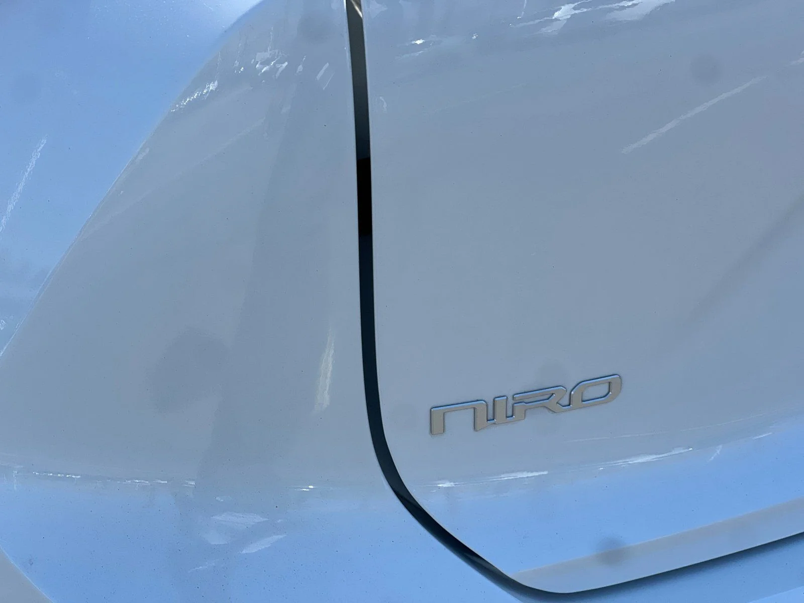 Certified Used 2023 White Kia Wave image 26