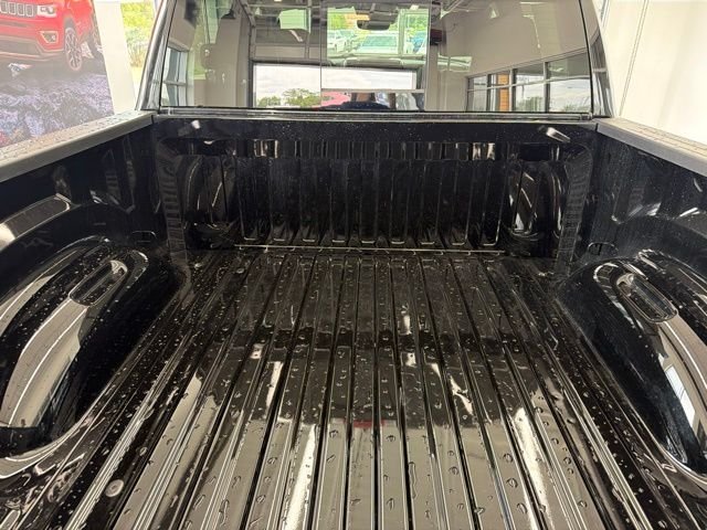 New 2026 Diamond Black Crystal Pearl-Coat Exterior Paint RAM Big Horn/Lone Star image 7