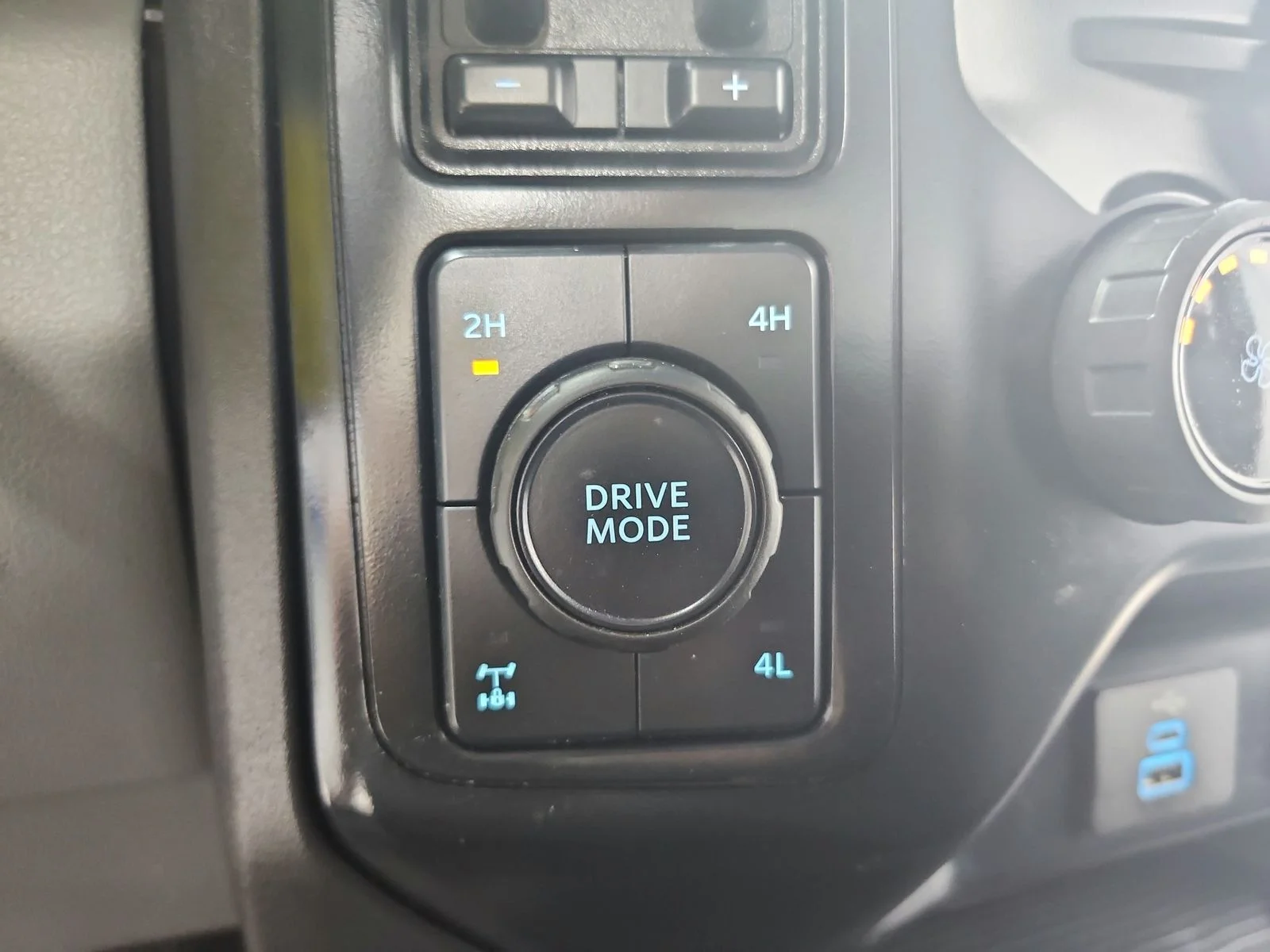 Used 2023 White Ford XL image 26