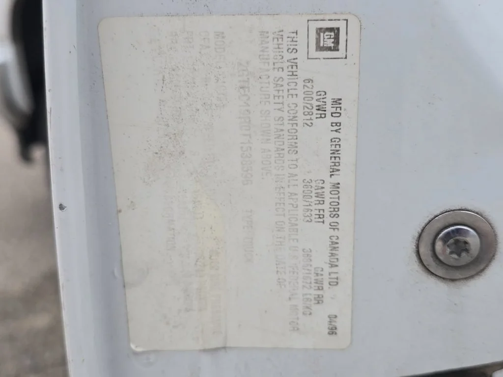 Used 1996  GMC SL image 35