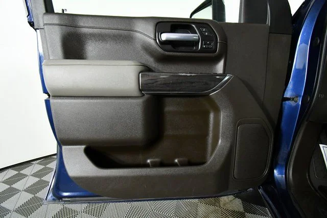 Used 2020 Blue Chevrolet LTZ image 22