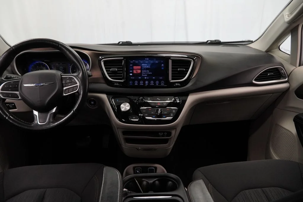 Used 2019 Silver Chrysler Touring Plus image 31