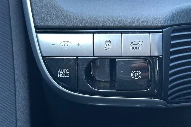 Used 2024 Black Hyundai SEL image 32