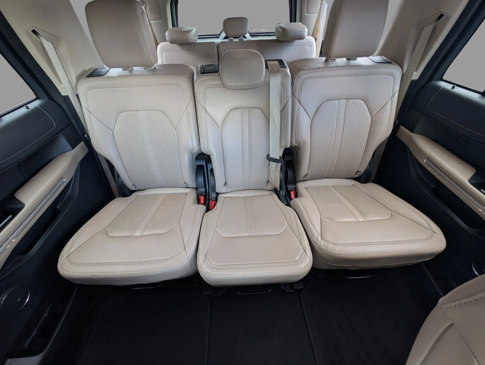 Used 2024 Oxford White Ford Limited image 35