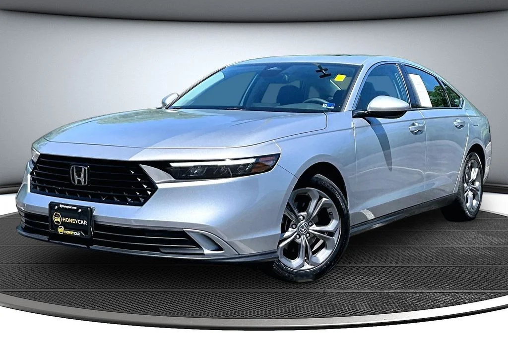 Used 2024 Meteorite Gray Metallic Honda EX image 3