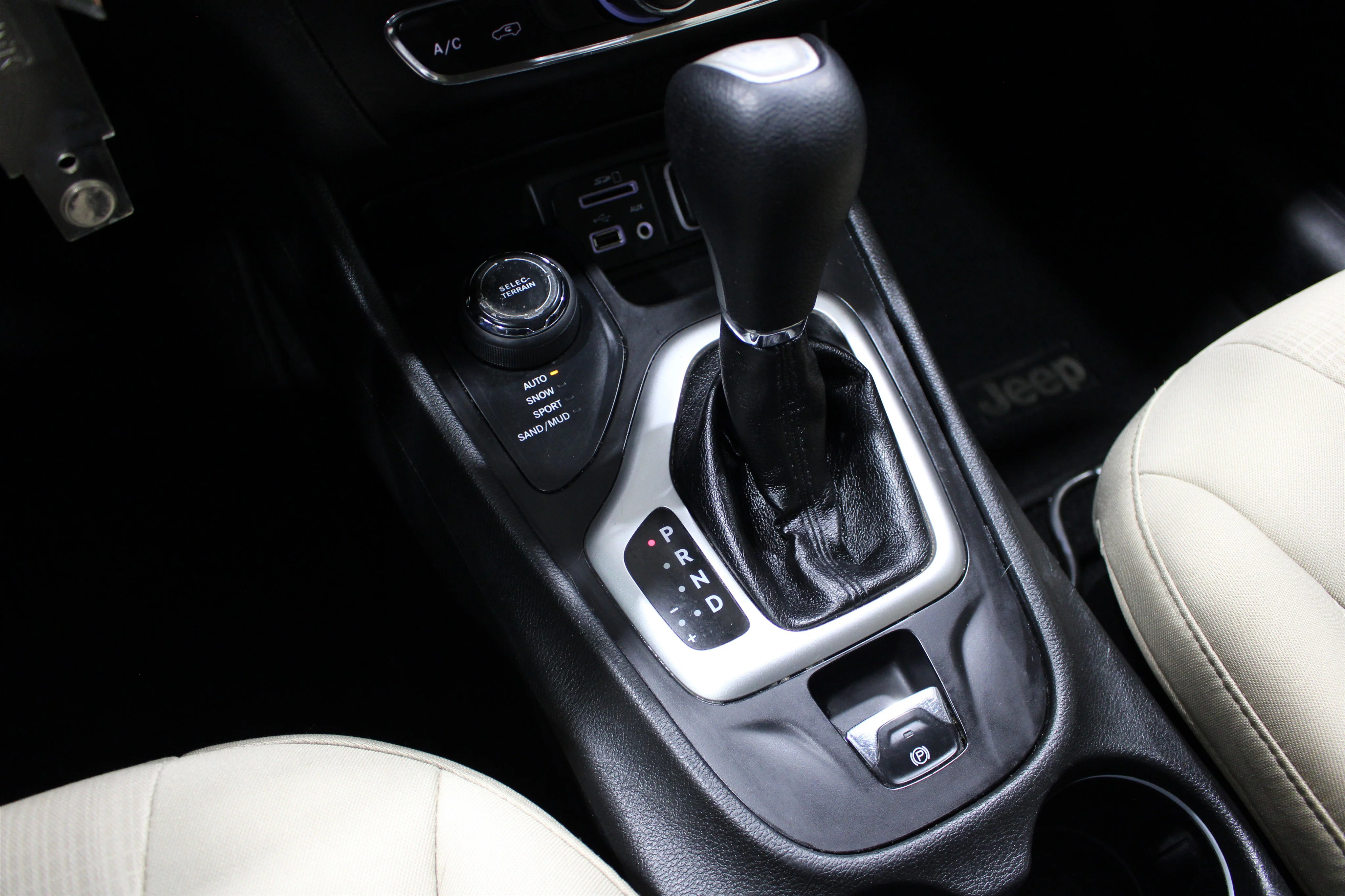 2015 Jeep Cherokee Latitude - Photo 14