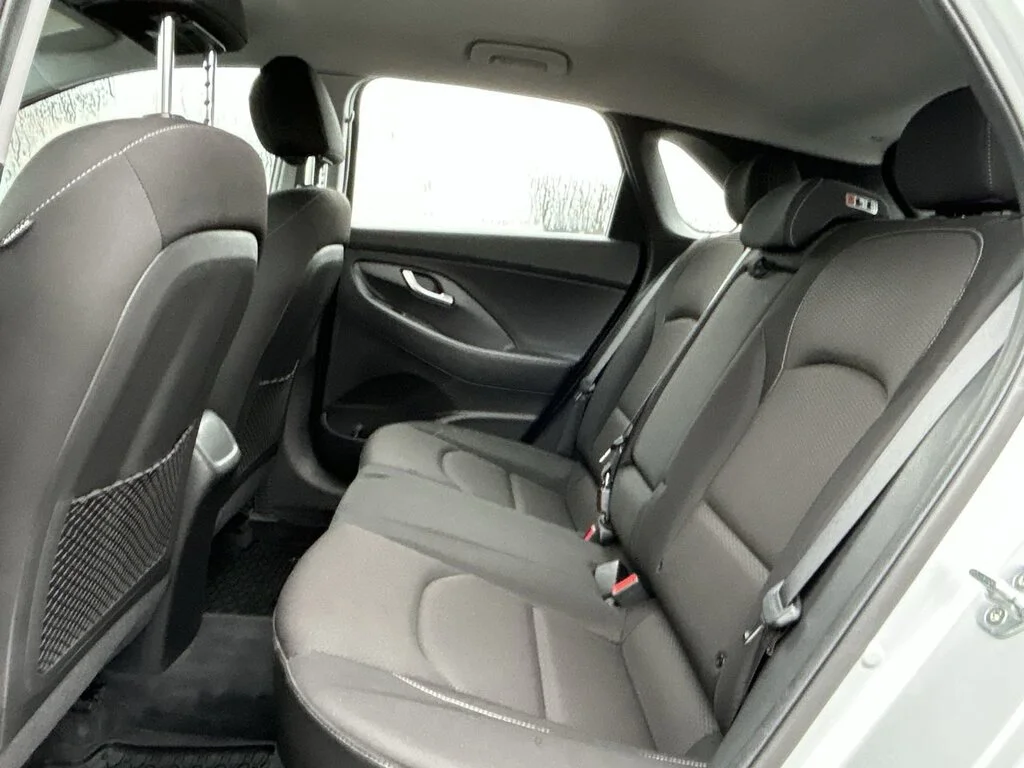 Used 2018 Space Black Pearl Hyundai GL Dilawri Certified   Clean Title   Local BC image 27